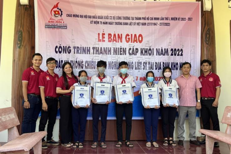 PECC2 THAM GIA LẮP ĐẶT HỆ THỐNG CHIẾU SÁNG TẠI NGHĨA TRANG LIỆT SĨ HUYỆN KẾ SÁCH, TỈNH SÓC TRĂNG